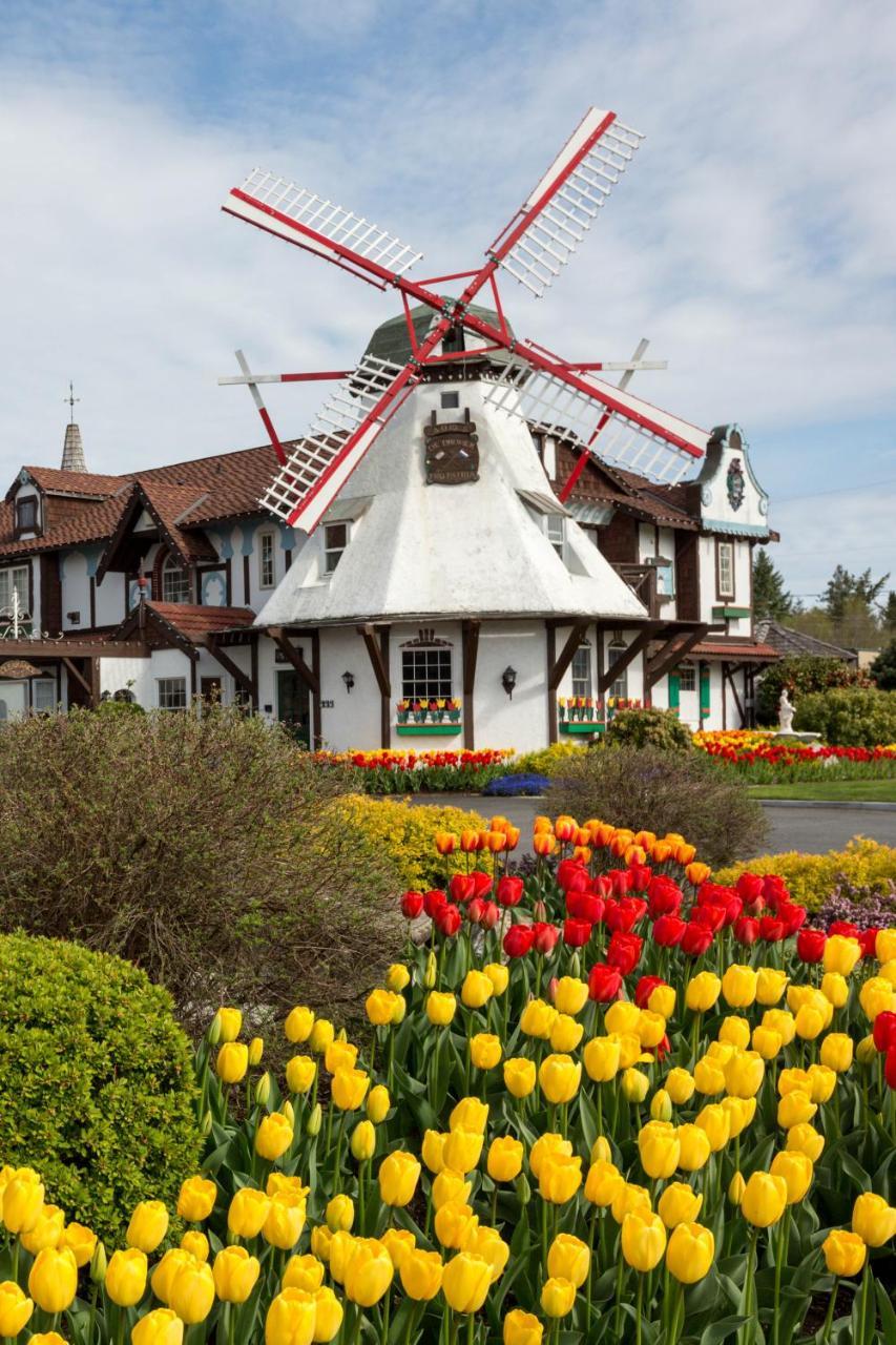 Auld Holland Inn Oak Harbor Exterior foto